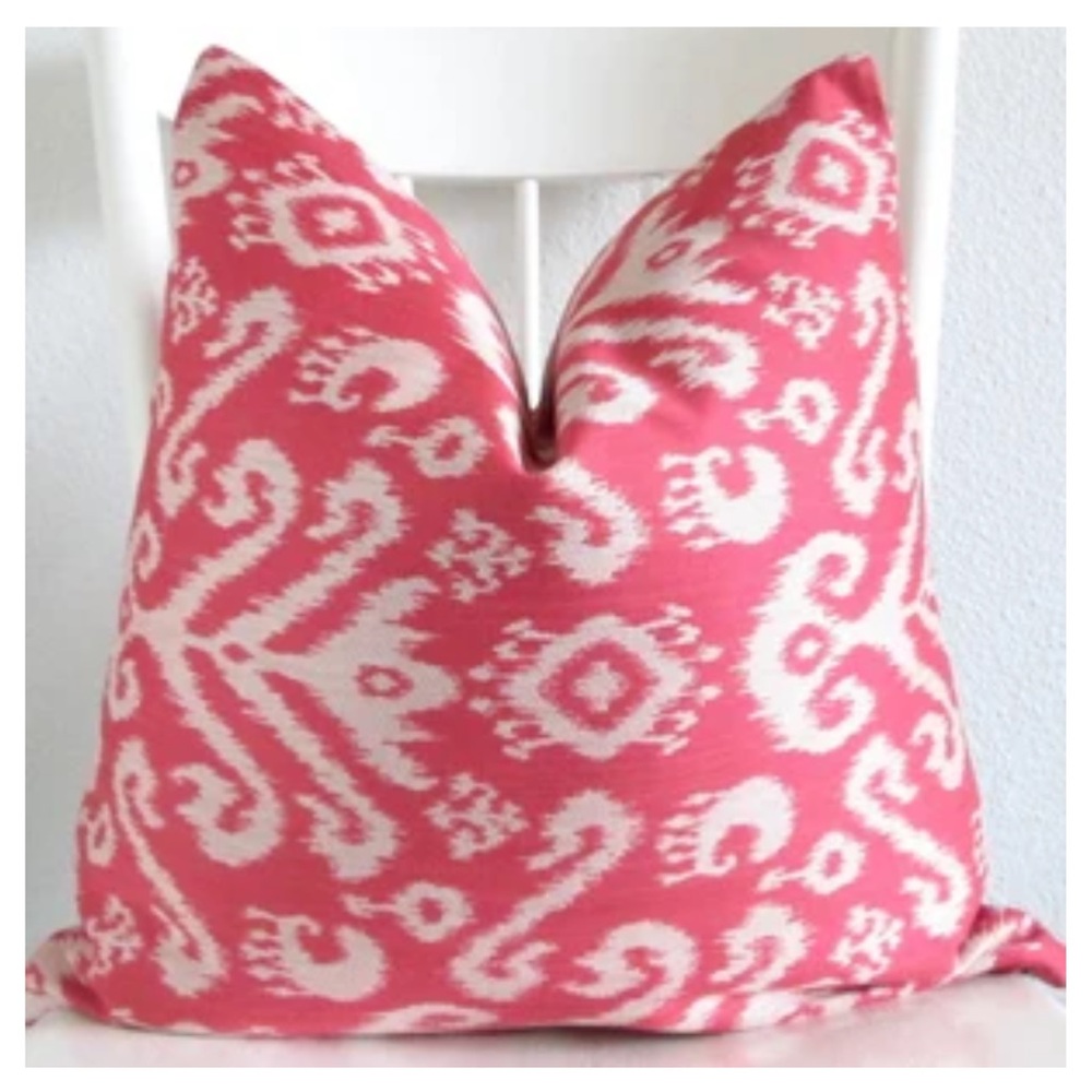💕 Raspberry pink and White Ikat Throw handmade Pillow 20 x 20